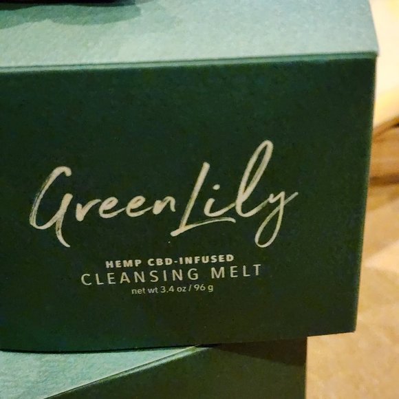 Green Lily Hemp CBD-Infused Cleaning Melt - Picture 4 of 5